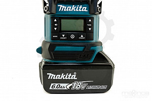 Akumulatorski prenosni radio s svetilko 18V LXT MAKITA DMR055