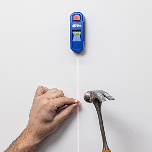 Magnetic Stud Finder with Laser-Mark™