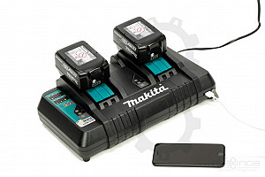 Set akumulatorjev MAKITA (2 x 18V/5,0Ah + DC18RD)